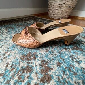 Vintage Stuart Weitzman Leather Kitten Heel Size 7